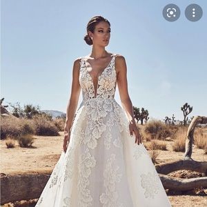 BRAND NEW/ NEVER WORN wedding dress by Calla Blanche/ “Willow” #19110